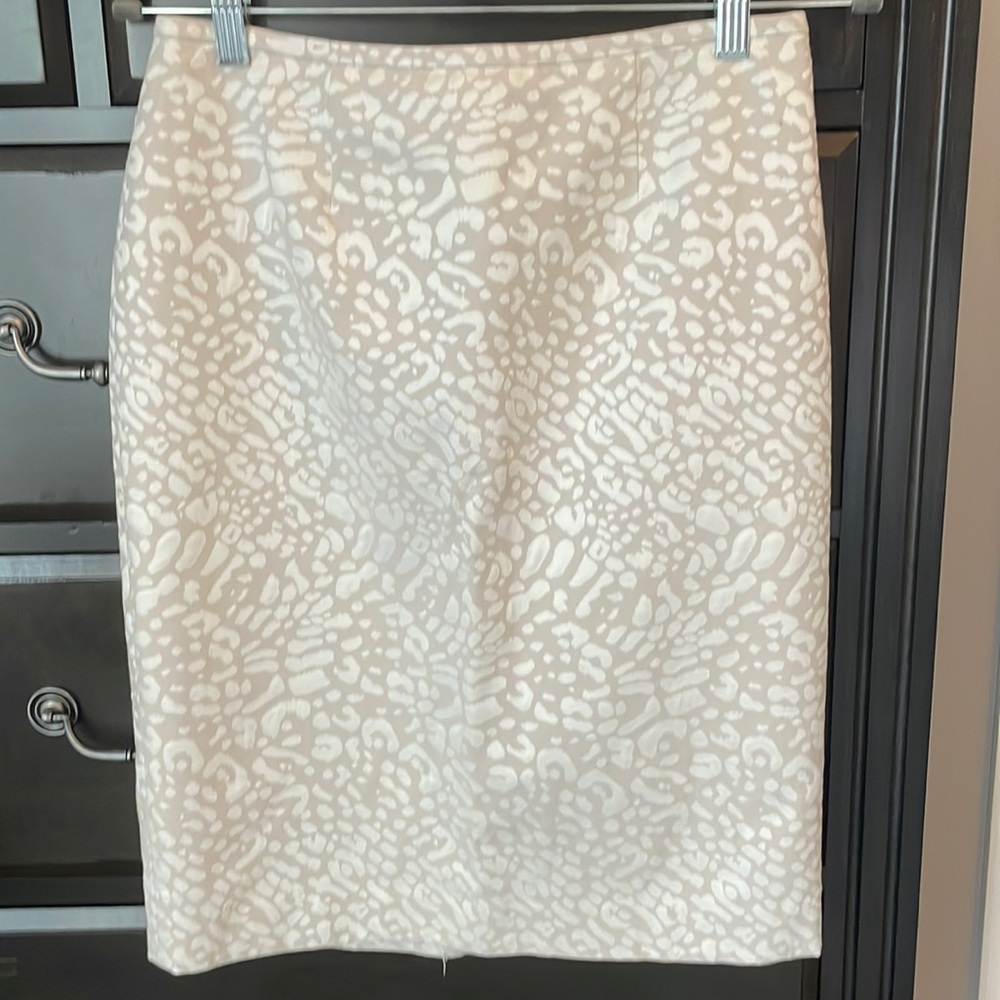 Neutral leopard print pencil skirt.